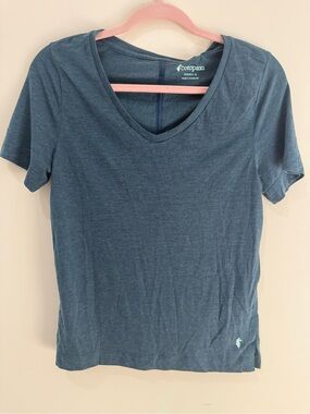 Cotopaxi Women's Short Sleeve V-Neck Tee in Teal Blue New with tags Size XS